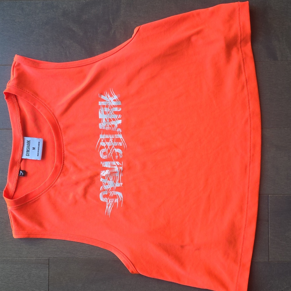 NWOT Gymshark Graphic Cropped Tank Top - Size Medium